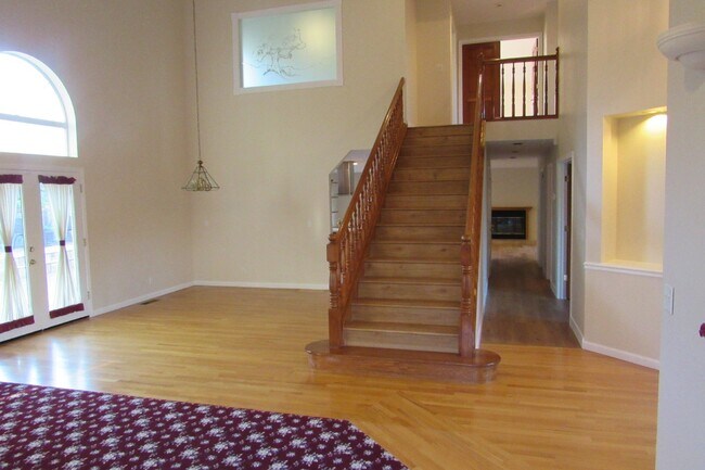 Building Photo - Gorgeous Custom Pleasanton Home in Great Location