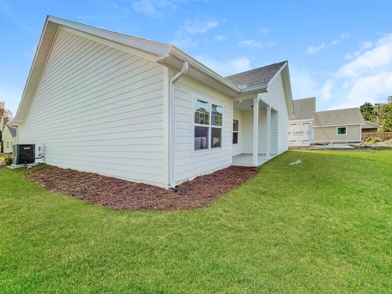 Building Photo - 16 Greyfield Dr