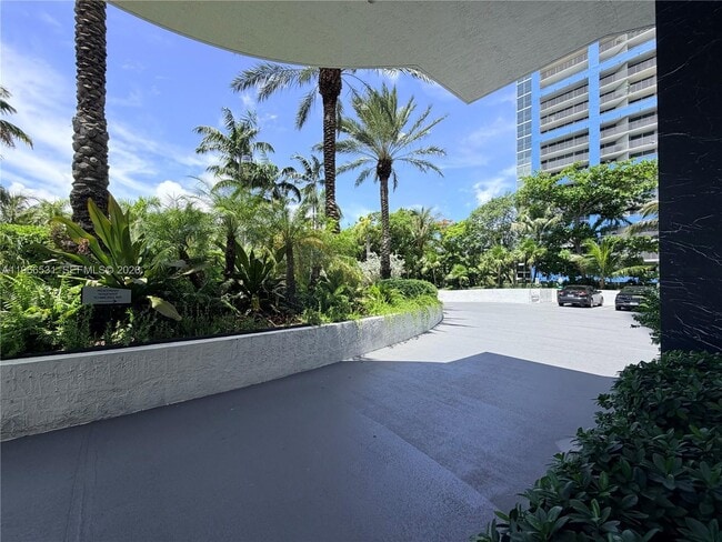 Building Photo - 2101 Brickell Ave