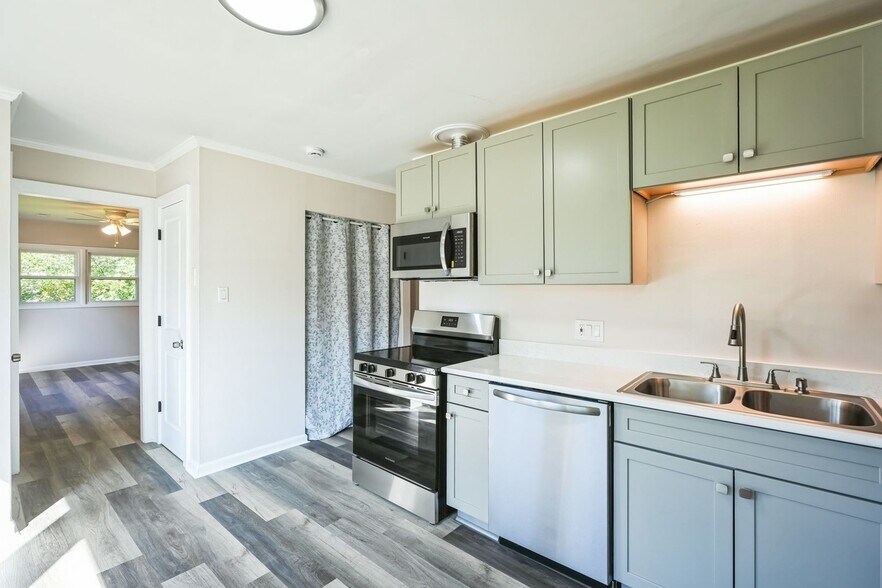 Building Photo - 309 Lagrange St