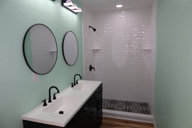 Building Photo - 5122 Avenue L