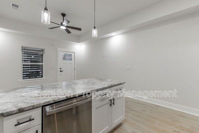 Building Photo - 1124 Garfield St