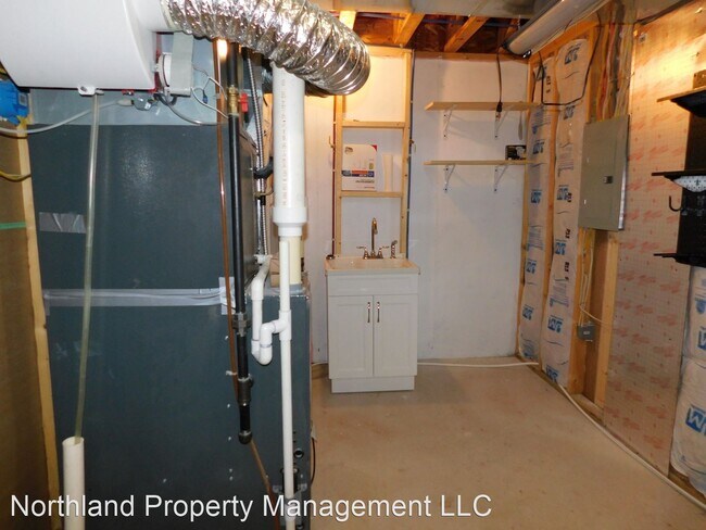 Building Photo - 2 br, 2.5 bath House - 1505 Kent #2