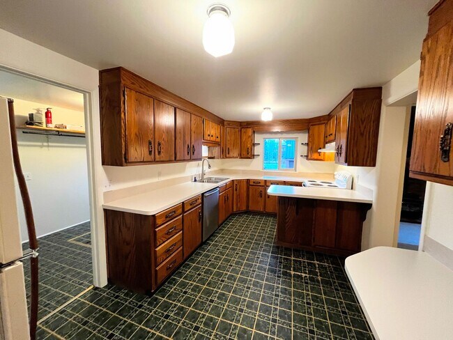 Building Photo - Spacious, Updated Home in the Heart of Driggs