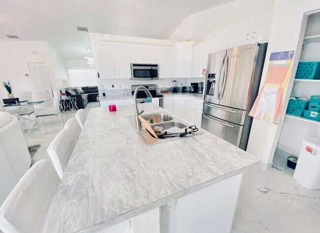 Building Photo - 2728 Nelson Dr