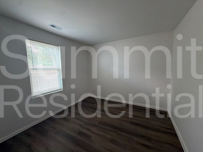 Building Photo - 327 Laclede St