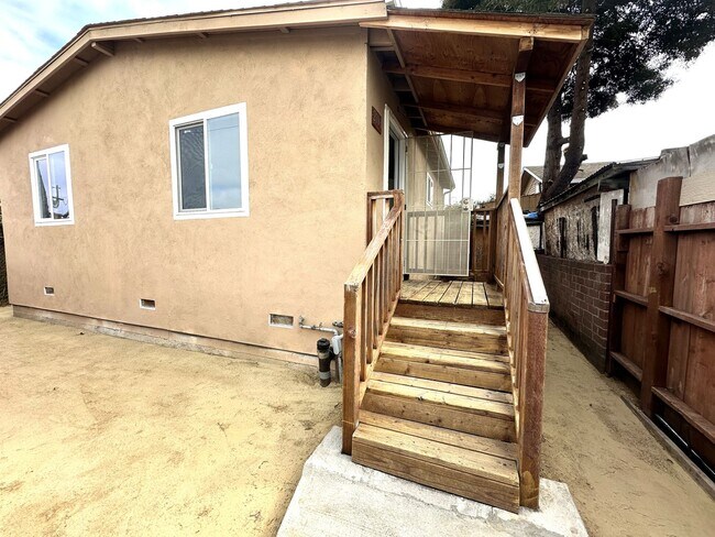 Building Photo - Charming, Humble Yet Inviting 2 Beds 1 Bat...
