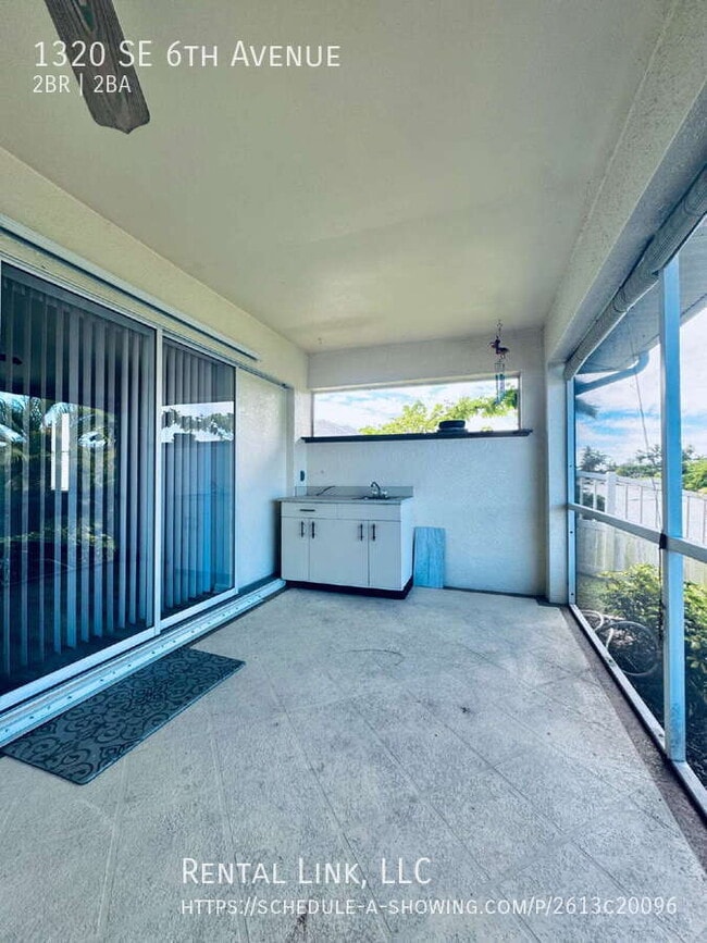 Building Photo - 1320 SE 6th Ave