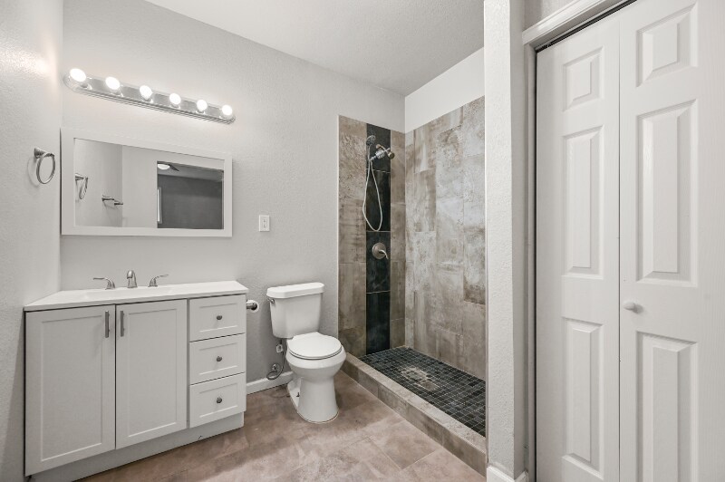Building Photo - 5520 Coyote Ln