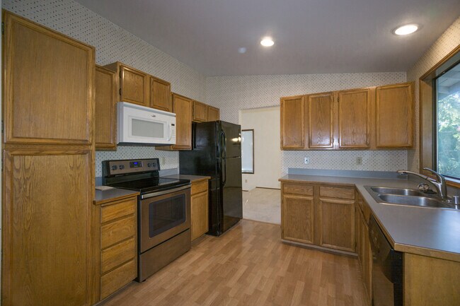 Building Photo - 16708 SE 40th Pl
