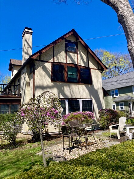 Primary Photo - 95 Atwood Ave