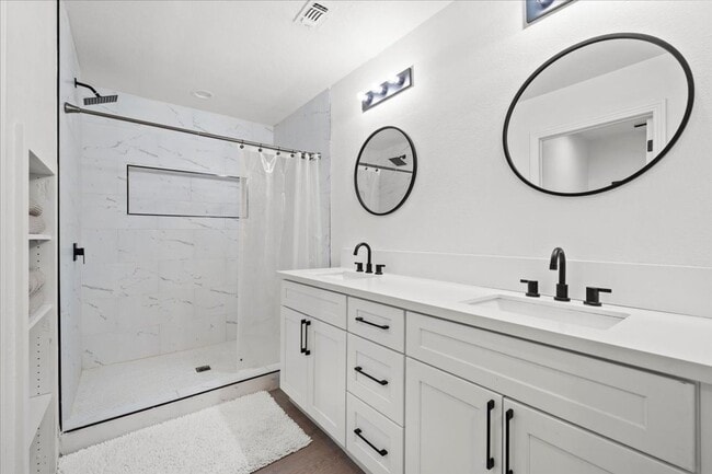 Building Photo - Modern, Elegant Fully Furnished 3 Bedroom ...