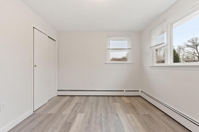 Building Photo - 45 Kinglet Dr