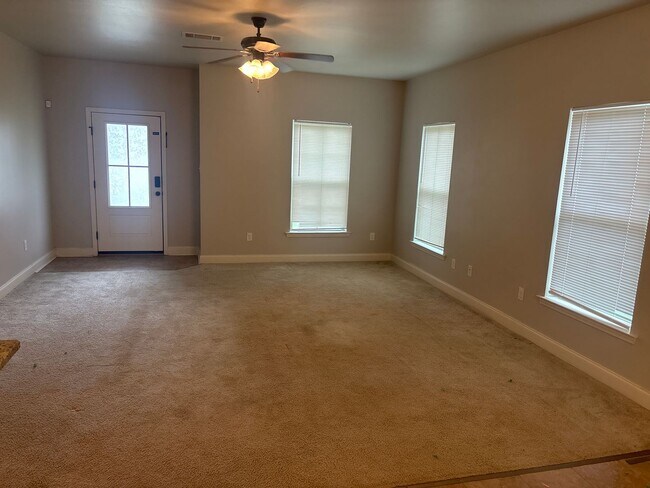 Building Photo - Beautiful 3-bedroom/2-bath D'Iberville
