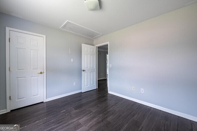 Building Photo - 7702 Parkside Dr
