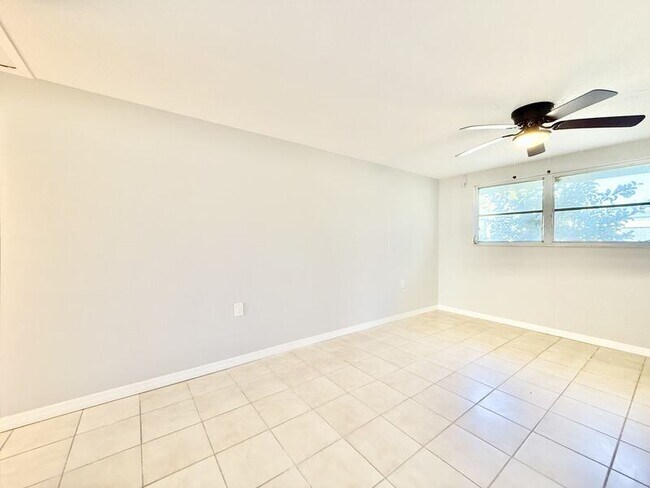 Building Photo - 3407 Palm Dr