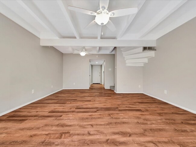 Building Photo - 208 E Starr Ave