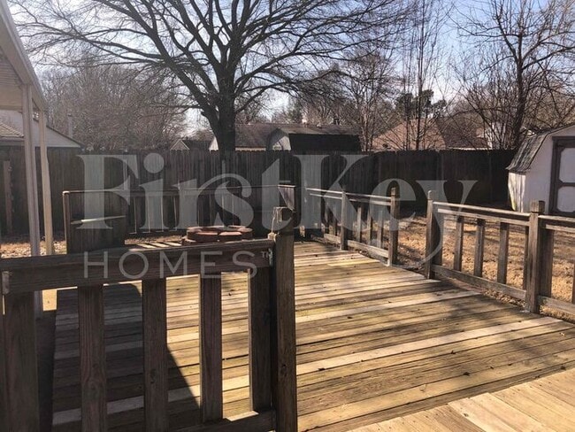 Building Photo - 5923 Willow Springs Dr