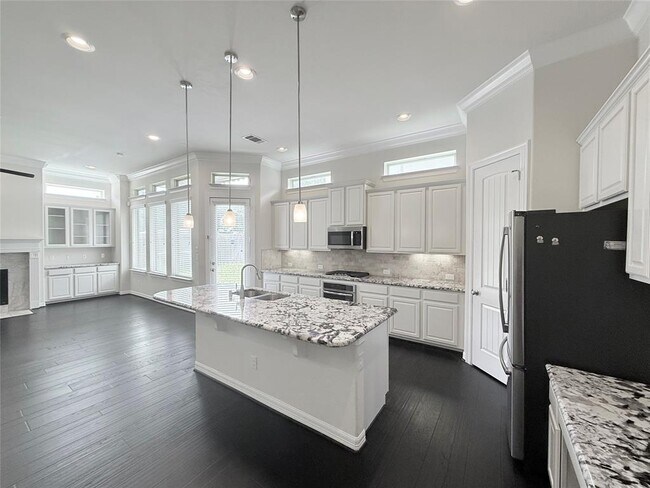 Building Photo - 13216 Green Hills Dr