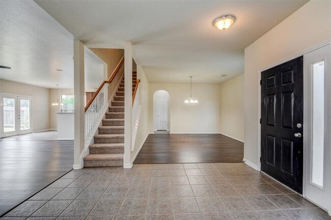 Building Photo - 21515 Pointed Oak Ln