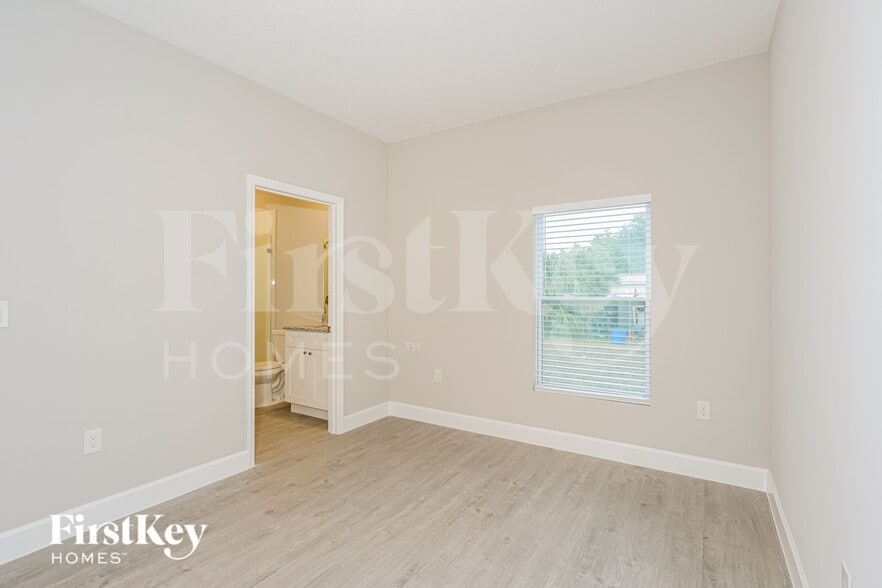 Building Photo - 717 Garvey Rd