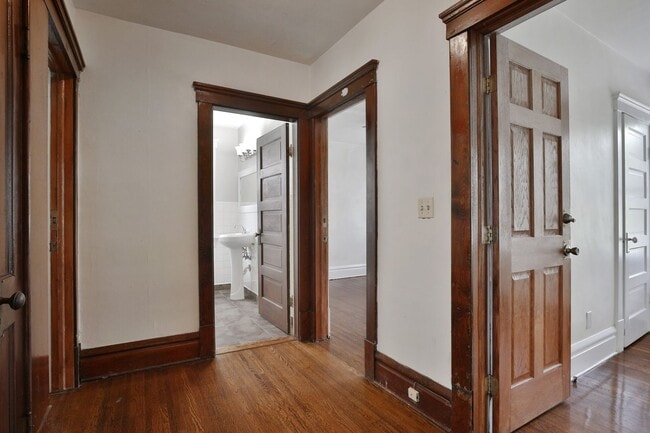 Building Photo - 117 E Lane Ave