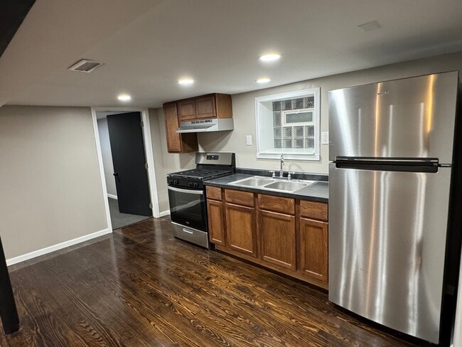 Building Photo - 6840 S Champlain Ave