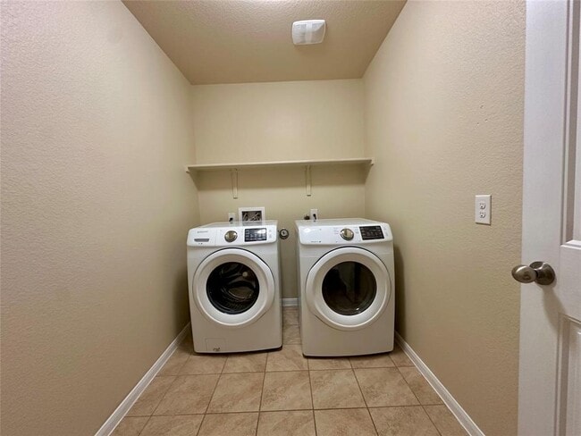 Building Photo - 708 Kaluga Trl