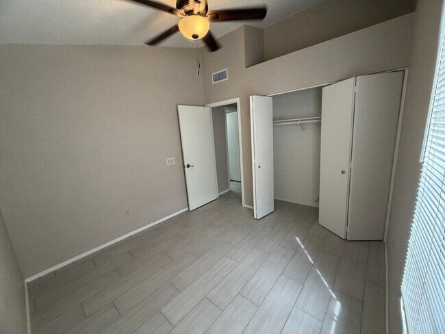 Building Photo - Newly Remodeled Glendale Home