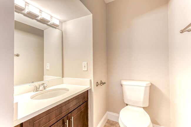 Building Photo - 660 Coventry St