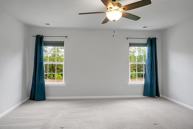 Building Photo - 210 Daniels Creek Cir