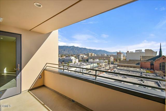 Building Photo - 39 N Los Robles Ave