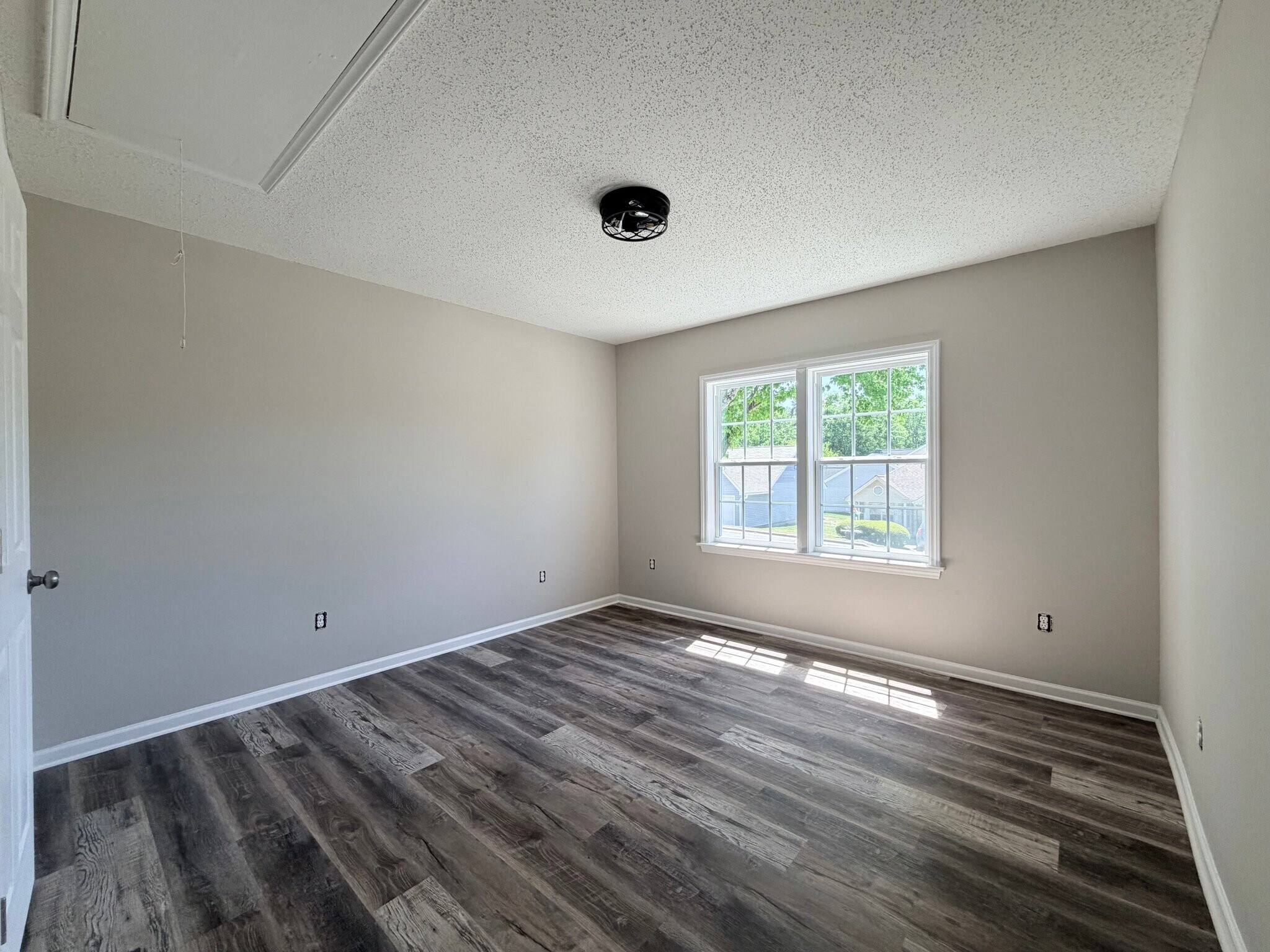 Building Photo - 405 Amberly Dr