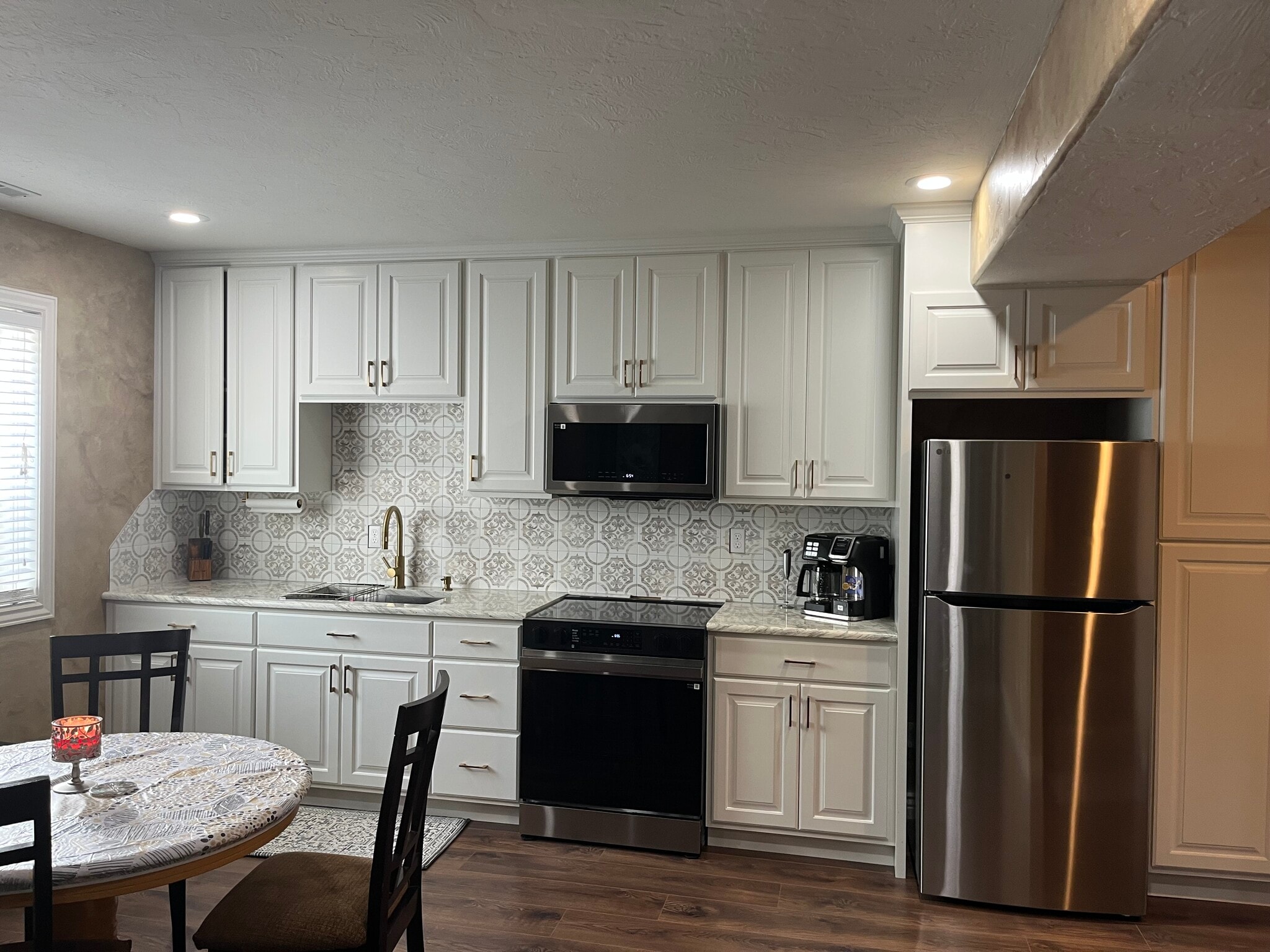 Full New custom cabinet kitchen w/ pantry - 4080 Prairie Ln