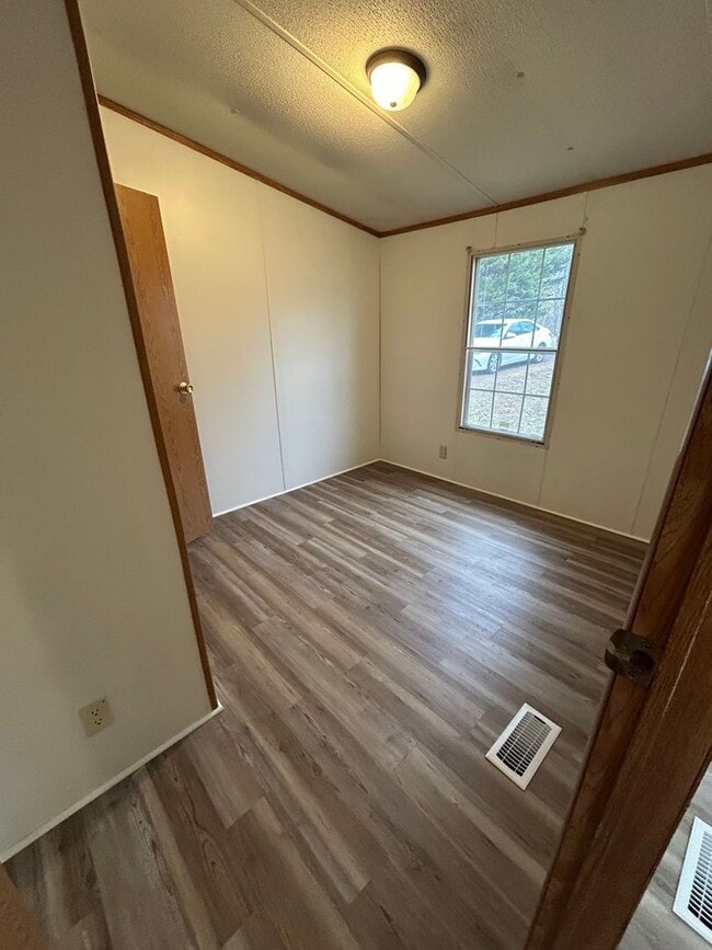 Building Photo - Coming Soon! 3 Bed 2 Bath Peaceful Country Home