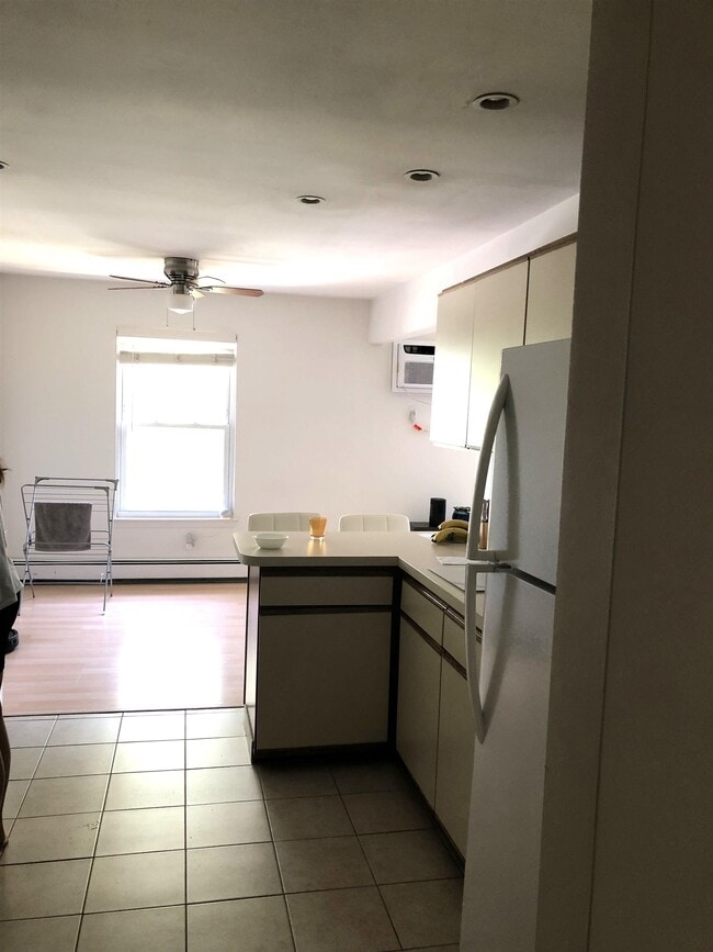 Building Photo - 48 Riverview Ct