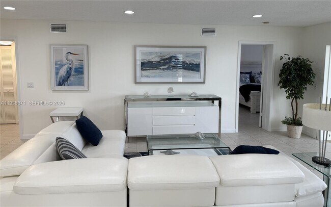 Building Photo - 4161 S US Hwy 1