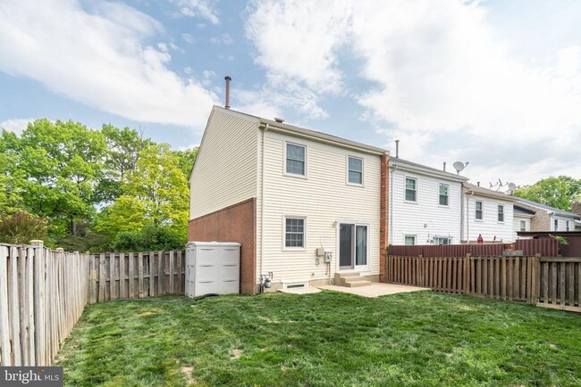 Building Photo - 2055 Pilgrim Dr