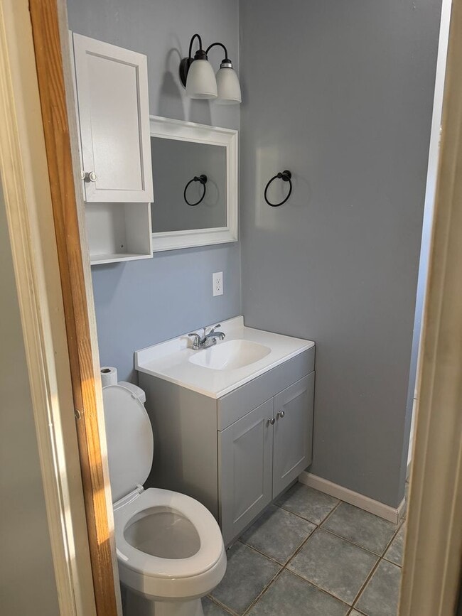 Building Photo - Hutchinson Rental