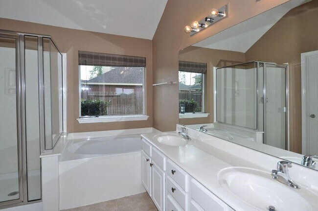 Building Photo - 17603 Sequoia View Ln