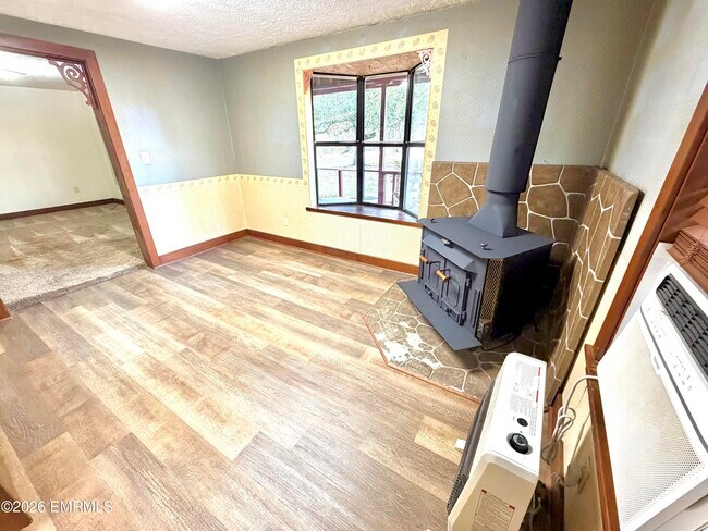 Building Photo - 8223 Center Hill Rd