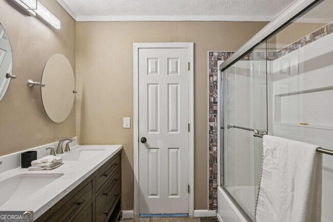 Building Photo - 7379 N Mitchell Ct