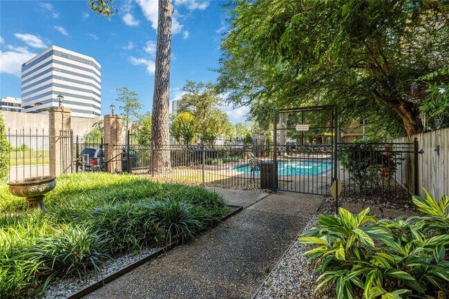 Building Photo - 4515 Briar Hollow Pl
