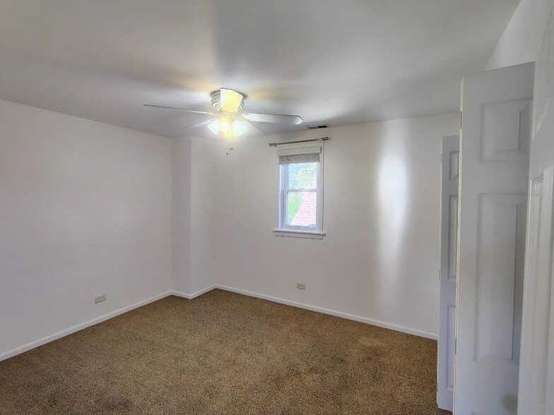 Building Photo - 2516 W Lyndale St