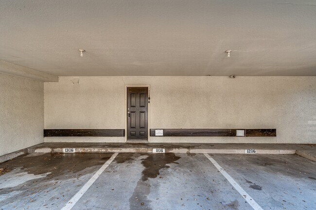 Building Photo - 9611 Walnut St