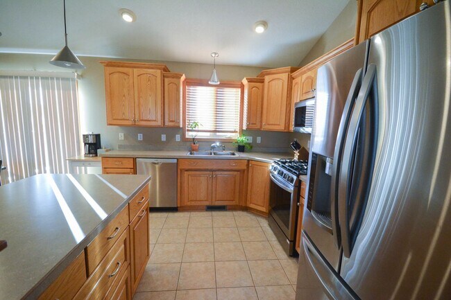 Building Photo - Incredible home in desirable Hart Farms location!