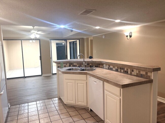 Building Photo - 1334 French Ave