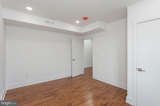 Building Photo - 1100 S 27th St