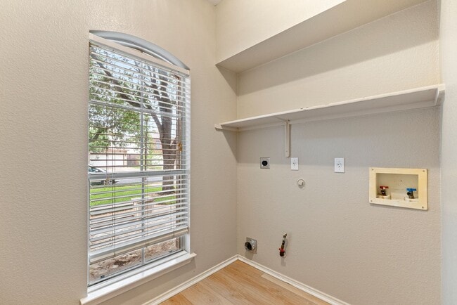 Building Photo - Beautiful 3 bedroom, 2.5 bathroom home in Avery Ranch West!!!