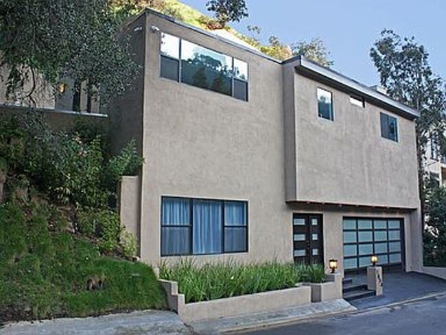 Building Photo - 1854 Franklin Canyon Dr